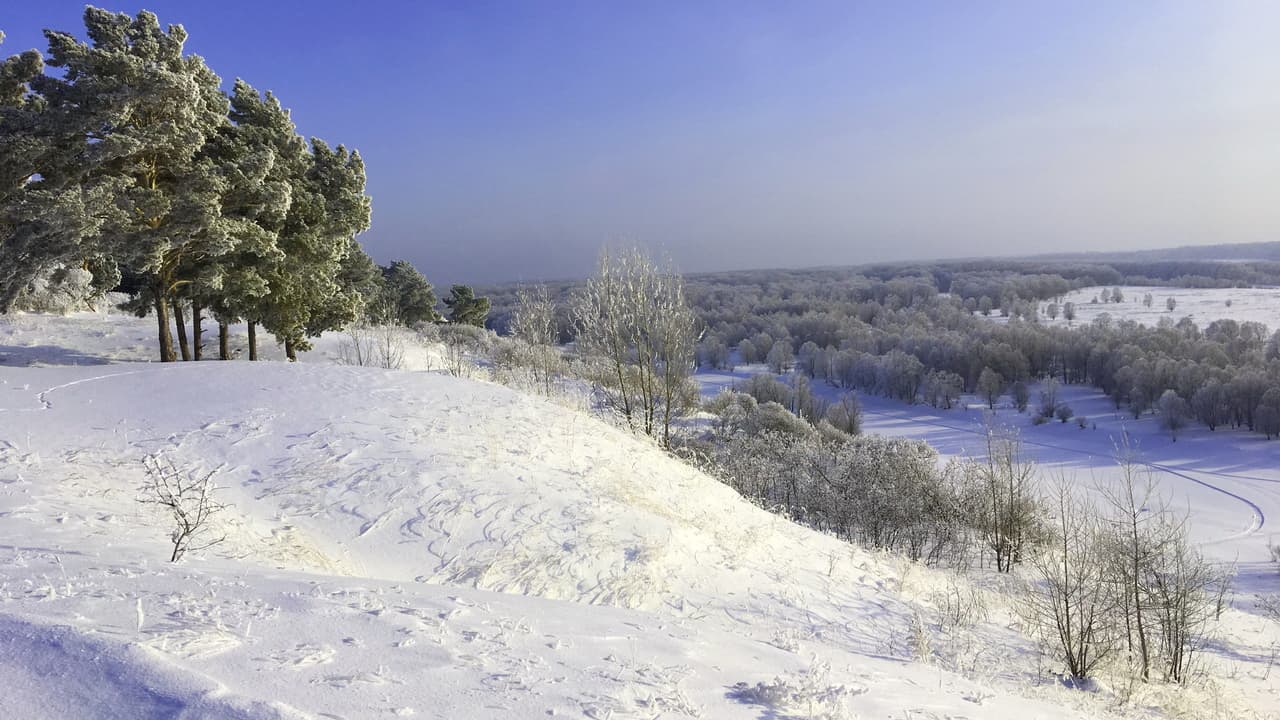 снежный вид зимой на окрестности турбазы